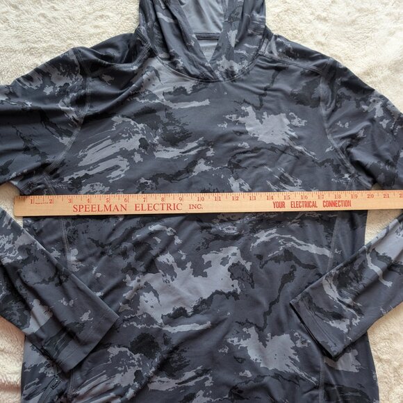 Mountain Hardware Gray Camouflage Hoodie - Picture 4 of 10